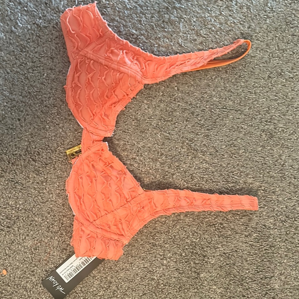 Bikini top with adjustable straps